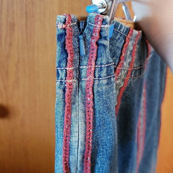 Very Pretty Motto Fashions Embroidered Flared Denim Skirt Sz 8 - Picture 4 of 6